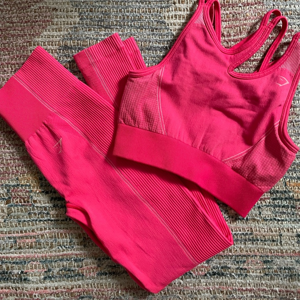 Gymshark Ultra Seamless Sports Bra and Leggings Set - Pink
